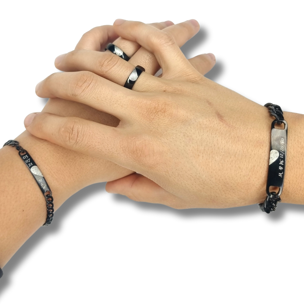 SET DE PULSERAS + ANILLOS CON HUELLAS DACTILARES EN FORMA DE CORAZÓN