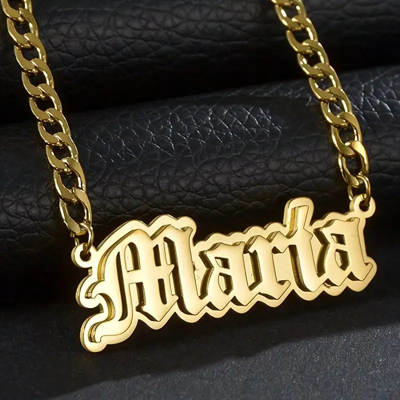 COLLAR NOMBRE DOBLE CAPA LETRA OLD ENGLISH
