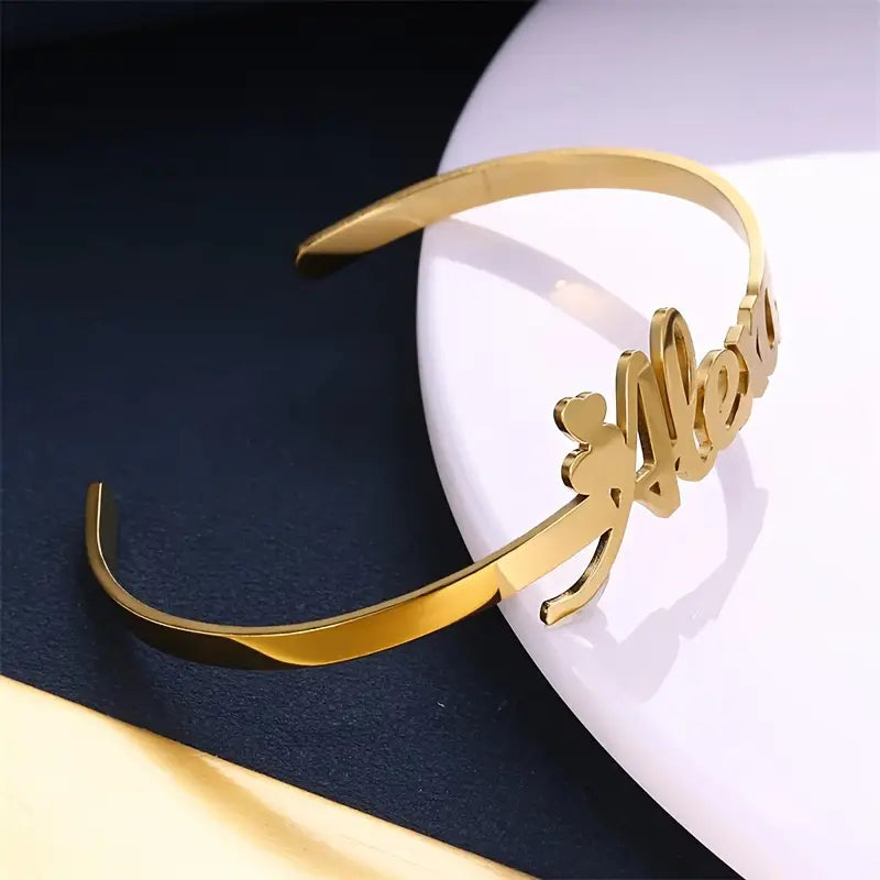 PULSERA CON NOMBRE Y CORAZON