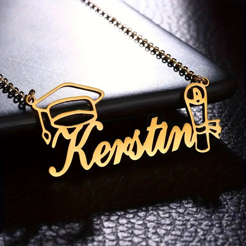 COLLAR CON NOMBRE BIRRETE Y PERGAMINO