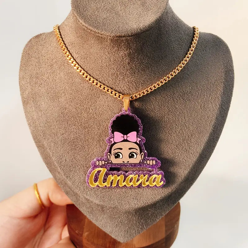 COLLAR NOMBRE CON MUÑECA ACRILICO