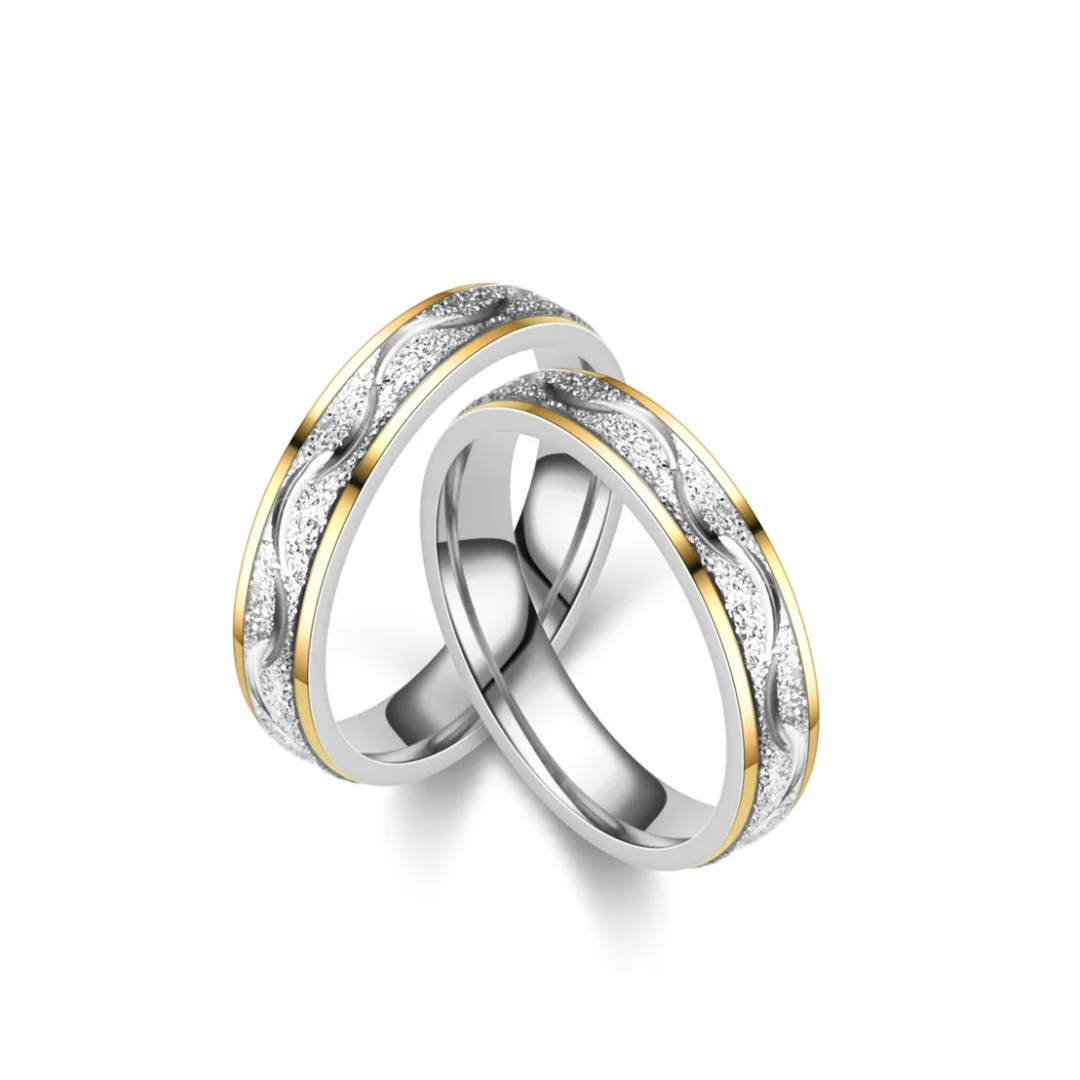 Paar ringen met matte gouden rand
