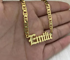 Female necklace with name in capital letters and thick chain