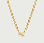 Female necklace with name in capital letters and thick chain