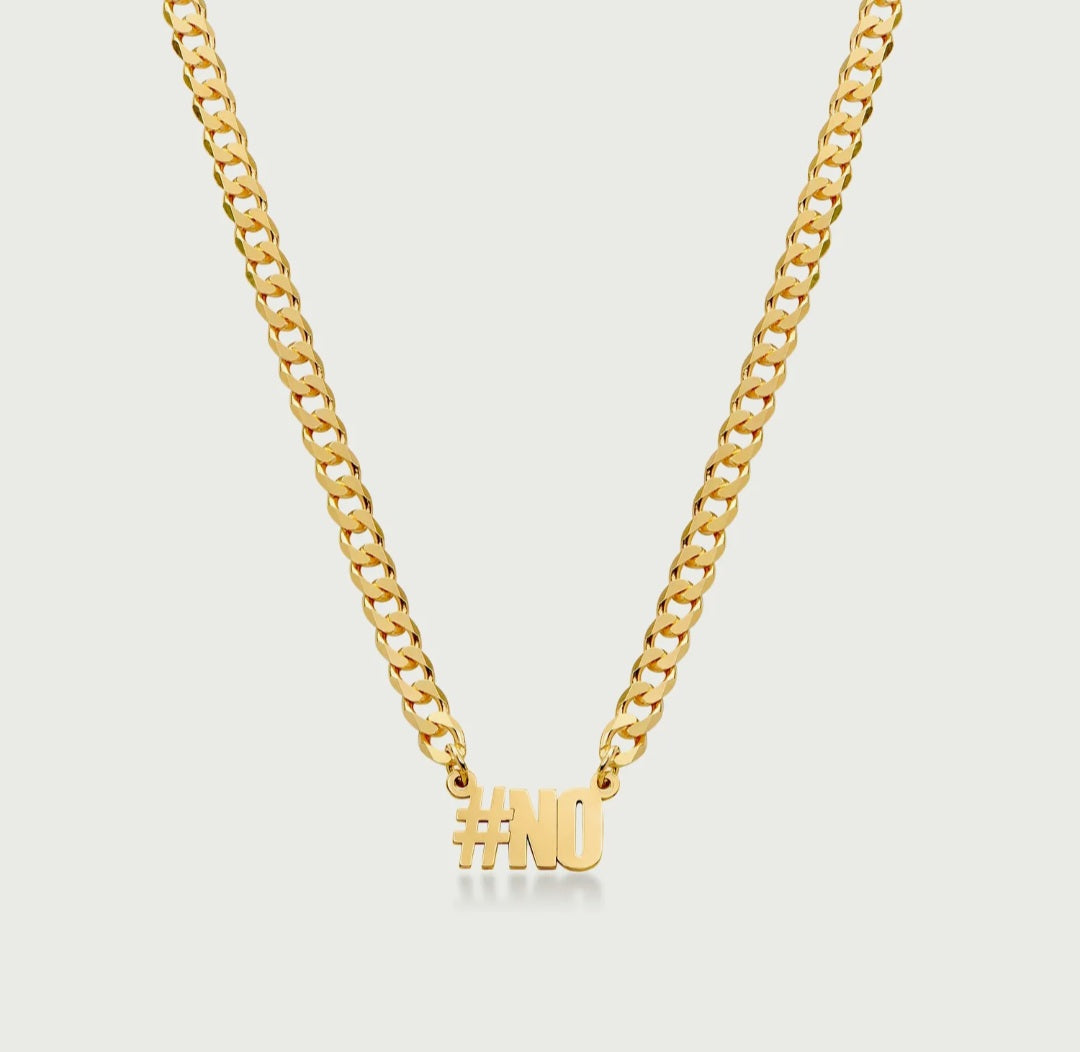 Female necklace with name in capital letters and thick chain