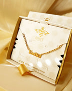Female necklace with name in capital letters and thick chain
