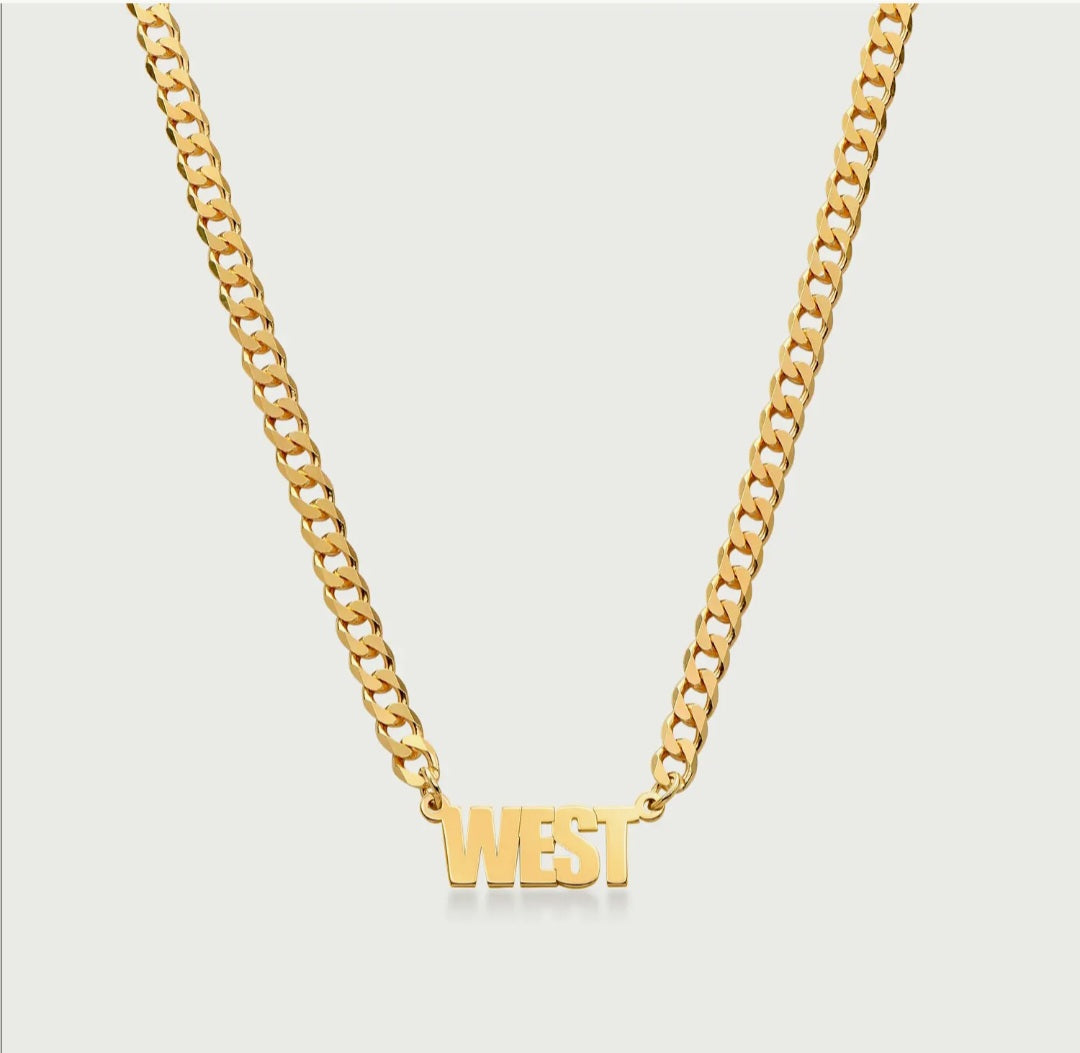 Female necklace with name in capital letters and thick chain