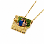 COLLAR CARTA DE AMOR CON RELIEVE
