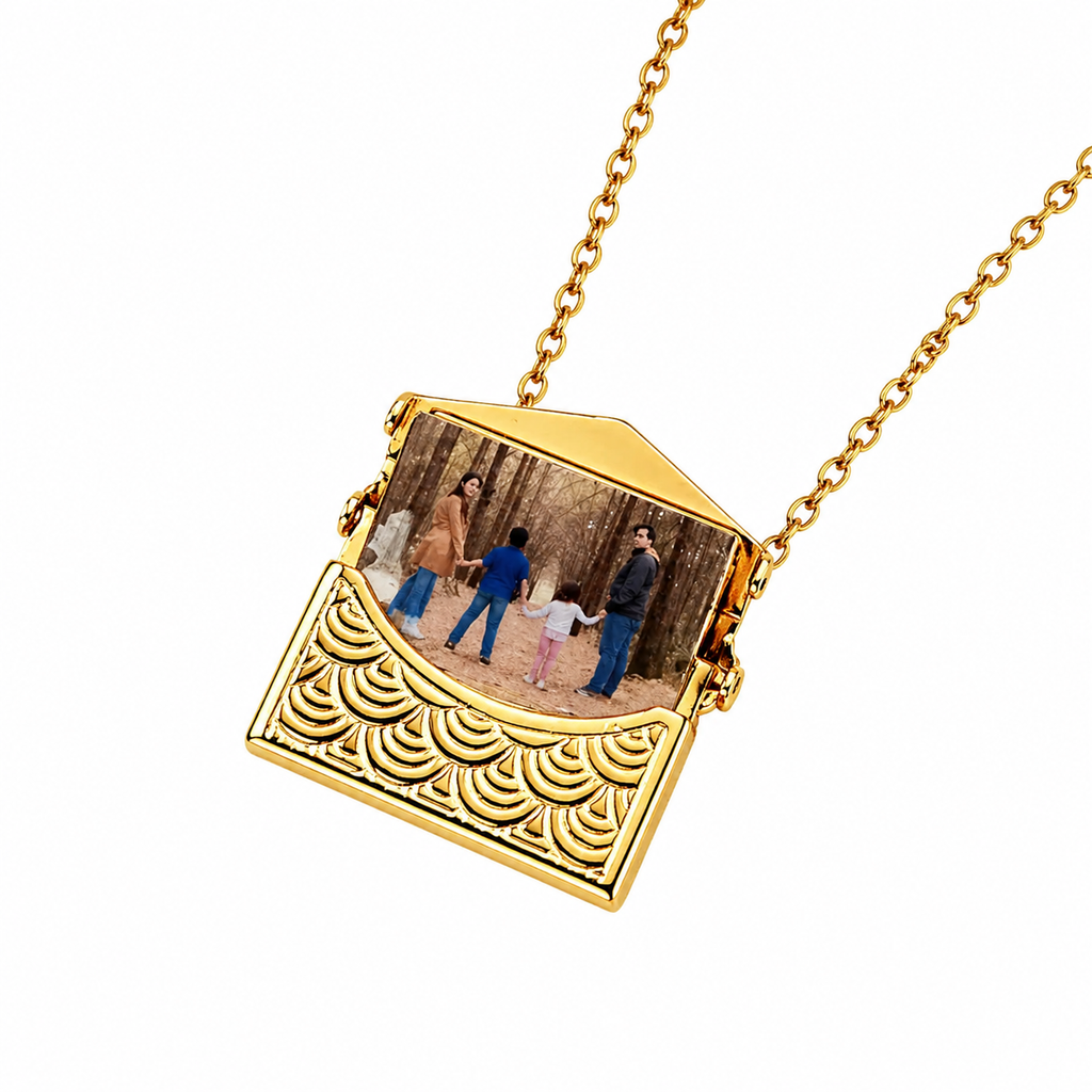 COLLAR CARTA DE AMOR CON RELIEVE