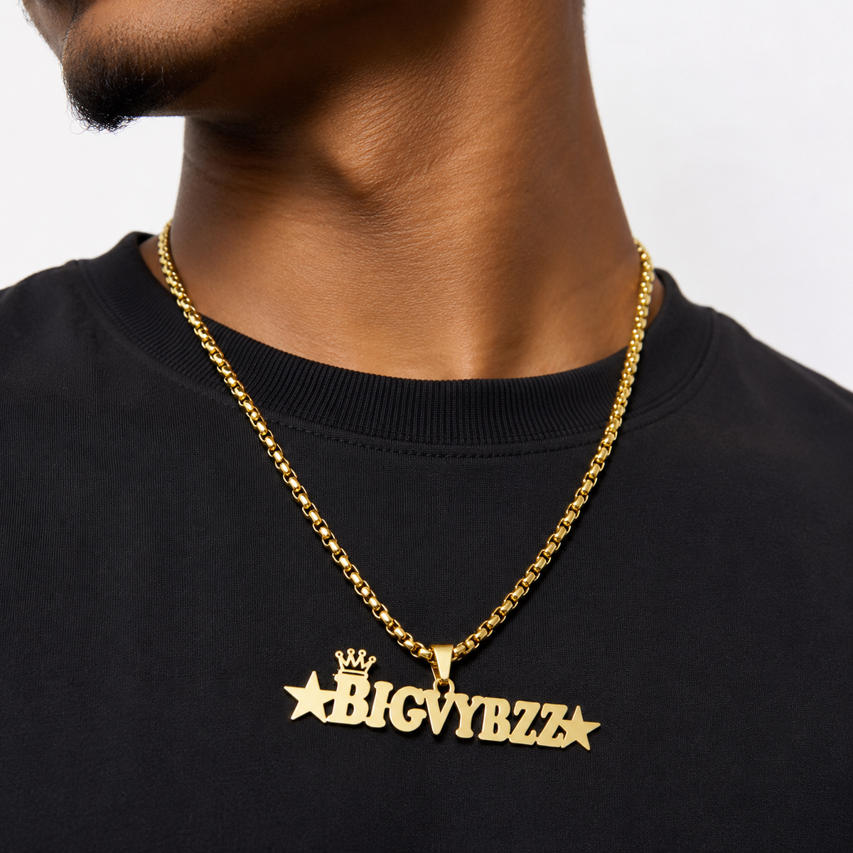 Male necklace with name in capital letters and thick chain