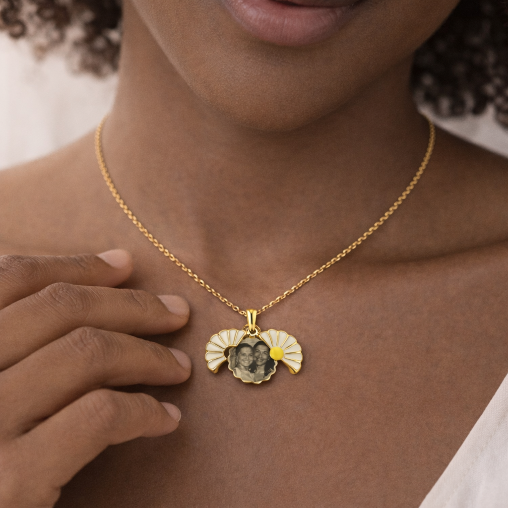 COLLAR RELICARIO MARGARITA