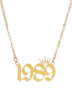 COLLAR CON NÚMEROS CON CORONA DE REINA