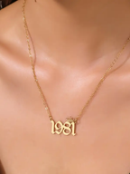 COLLAR CON NÚMEROS CON CORONA DE REINA