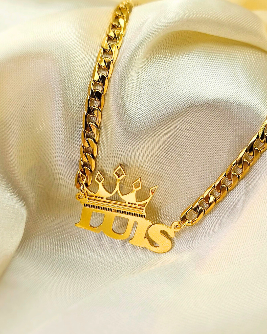 COLLAR CON CON NOMBRE Y CORONA DE REY