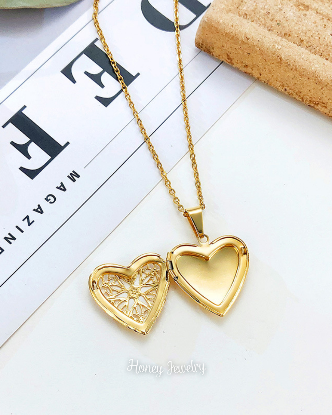 Collar Relicario corazón calado estrella - Foto a color