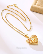Collar Relicario corazón calado estrella - Foto a color