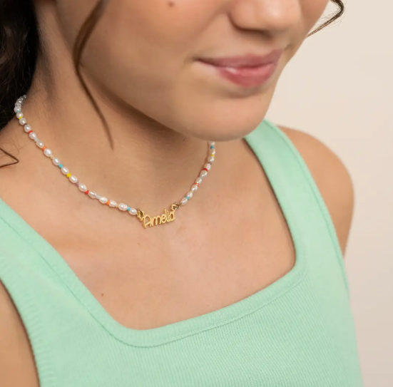 COLLAR CON NOMBRE + PERLAS NATURALES Y MOSTACILLAS