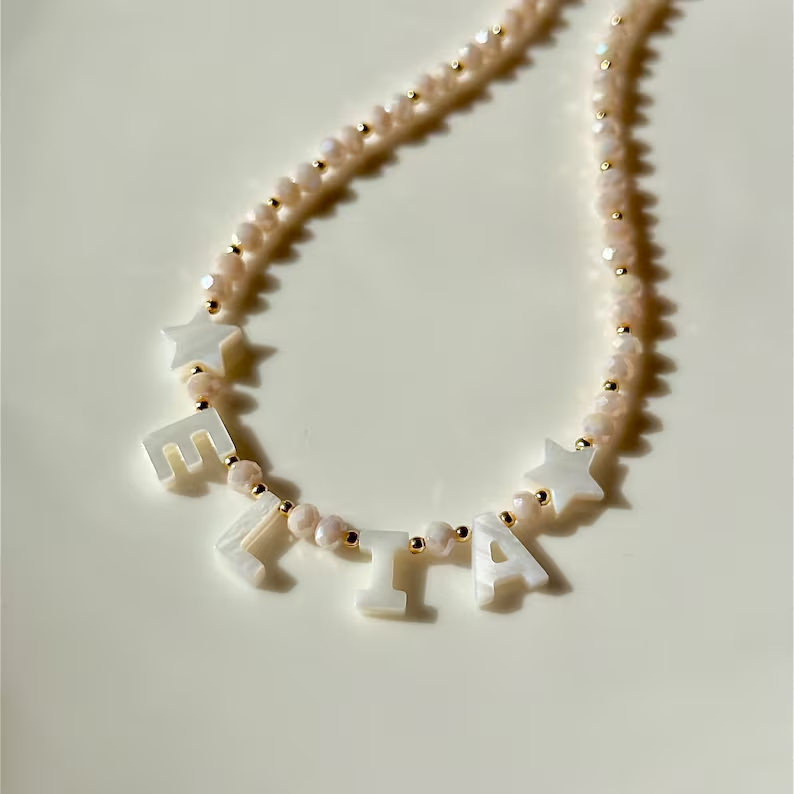COLLAR INICIALES EN NACAR + CRISTALES BLANCOS