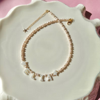 COLLAR INICIALES EN NACAR + CRISTALES BLANCOS
