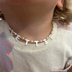 COLLAR INICIALES EN NACAR + CRISTALES BLANCOS