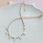 COLLAR INICIALES EN NACAR + CRISTALES BLANCOS