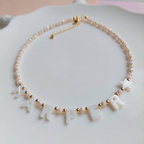 COLLAR INICIALES EN NACAR + CRISTALES BLANCOS