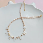 COLLAR INICIALES EN NACAR + CRISTALES BLANCOS