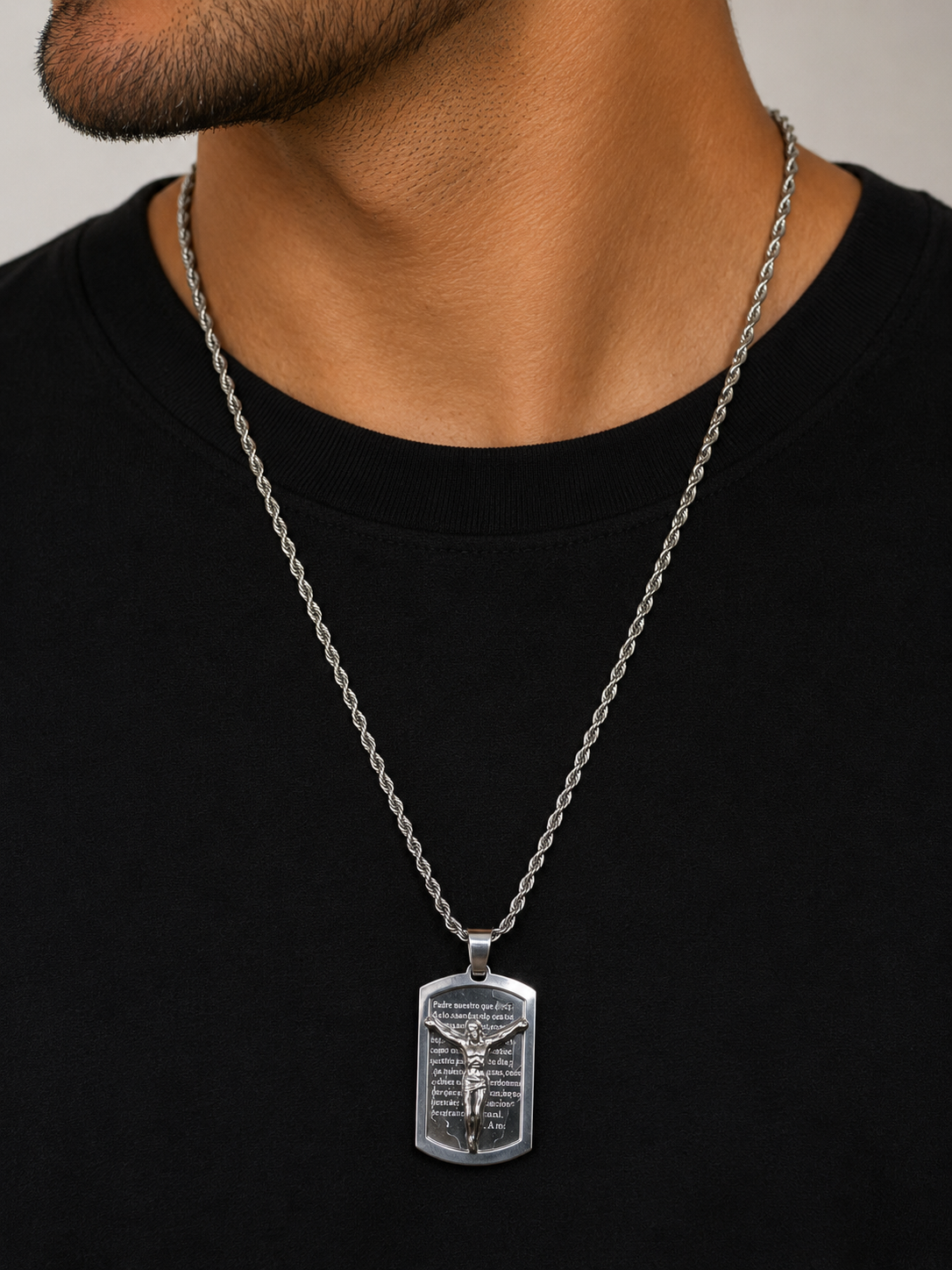 Collar placa con silueta de cristo redentor