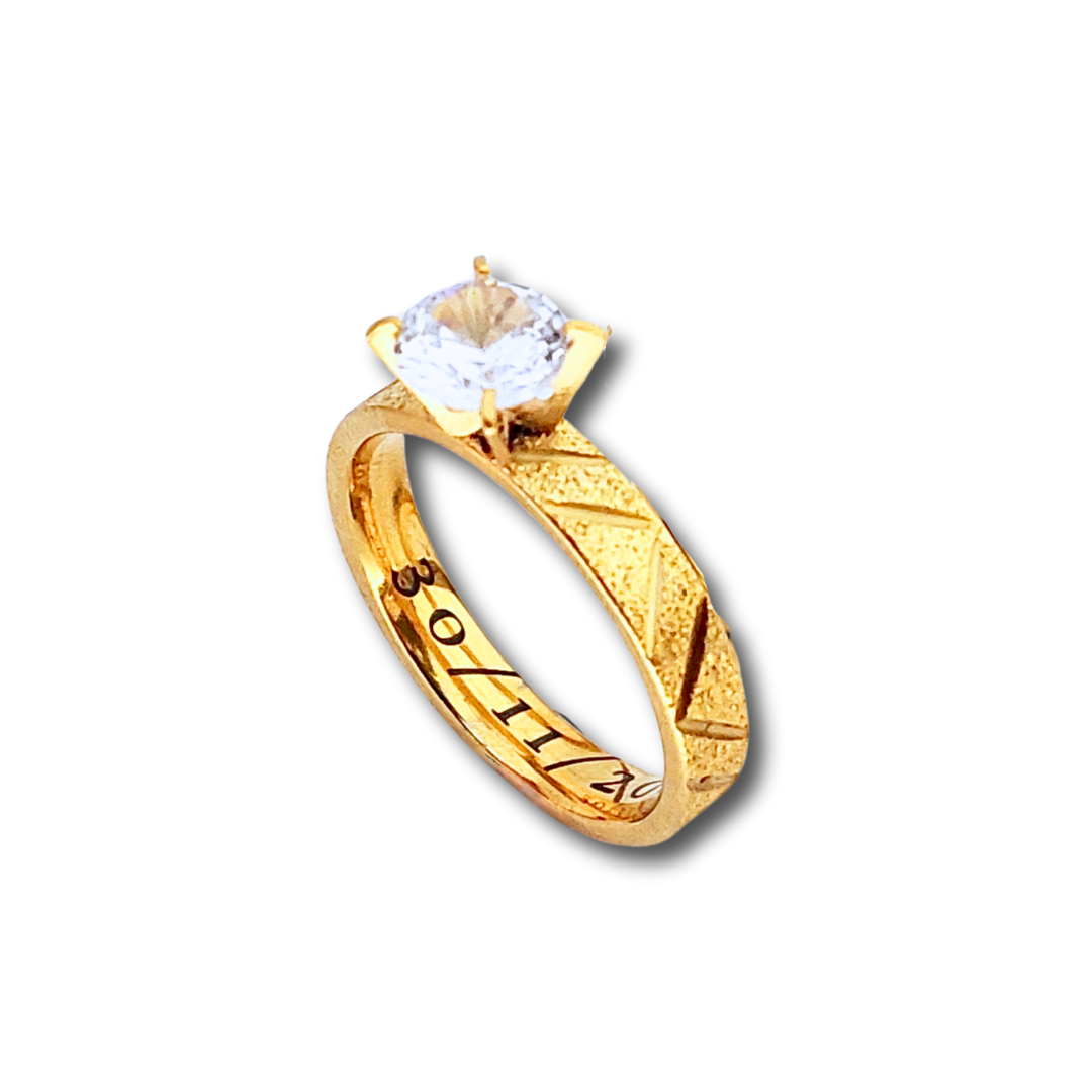 Gold diamond frosted zircon ring