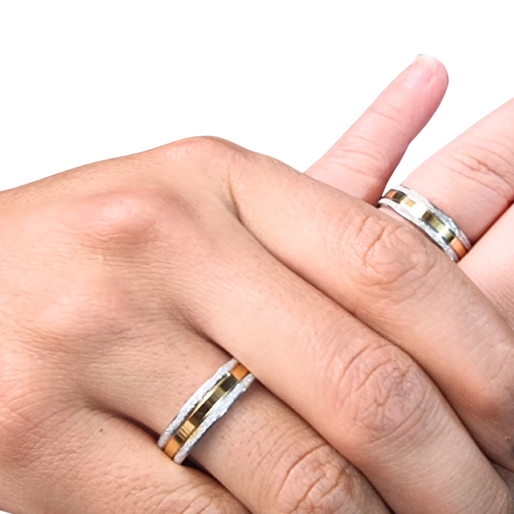 DUO DE ANILLOS DE PAREJA BICOLOR ESCARCHADO - ULTIMAS TALLAS