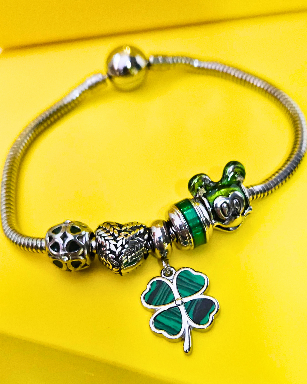PULSERA VARIOS DIJES