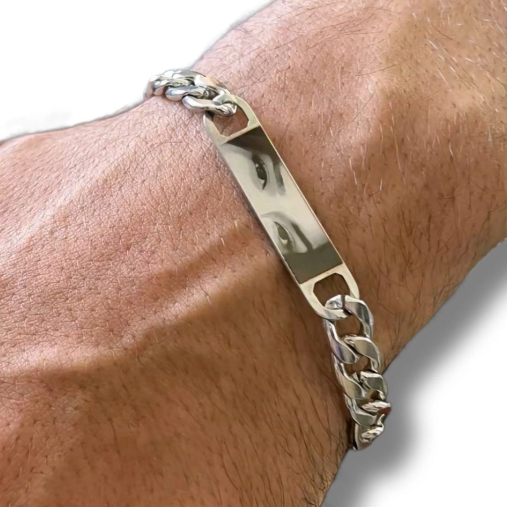 Bracelet with baguette zircons and heart pendant