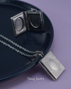 Boek medaillonketting met rand