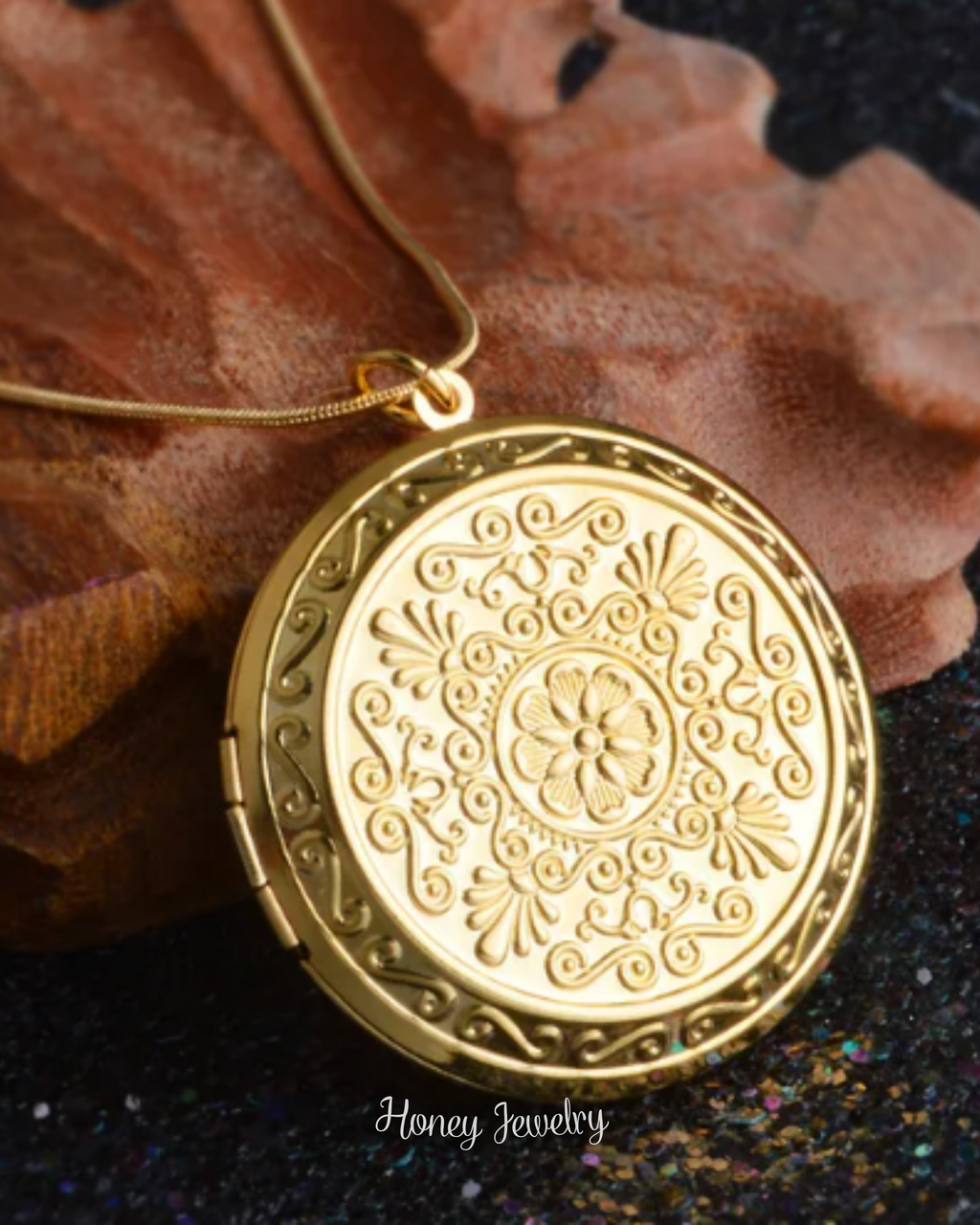 Smooth oval locket necklace - photo-etched