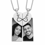 Set de collares con placa vertical y doble corazón partido