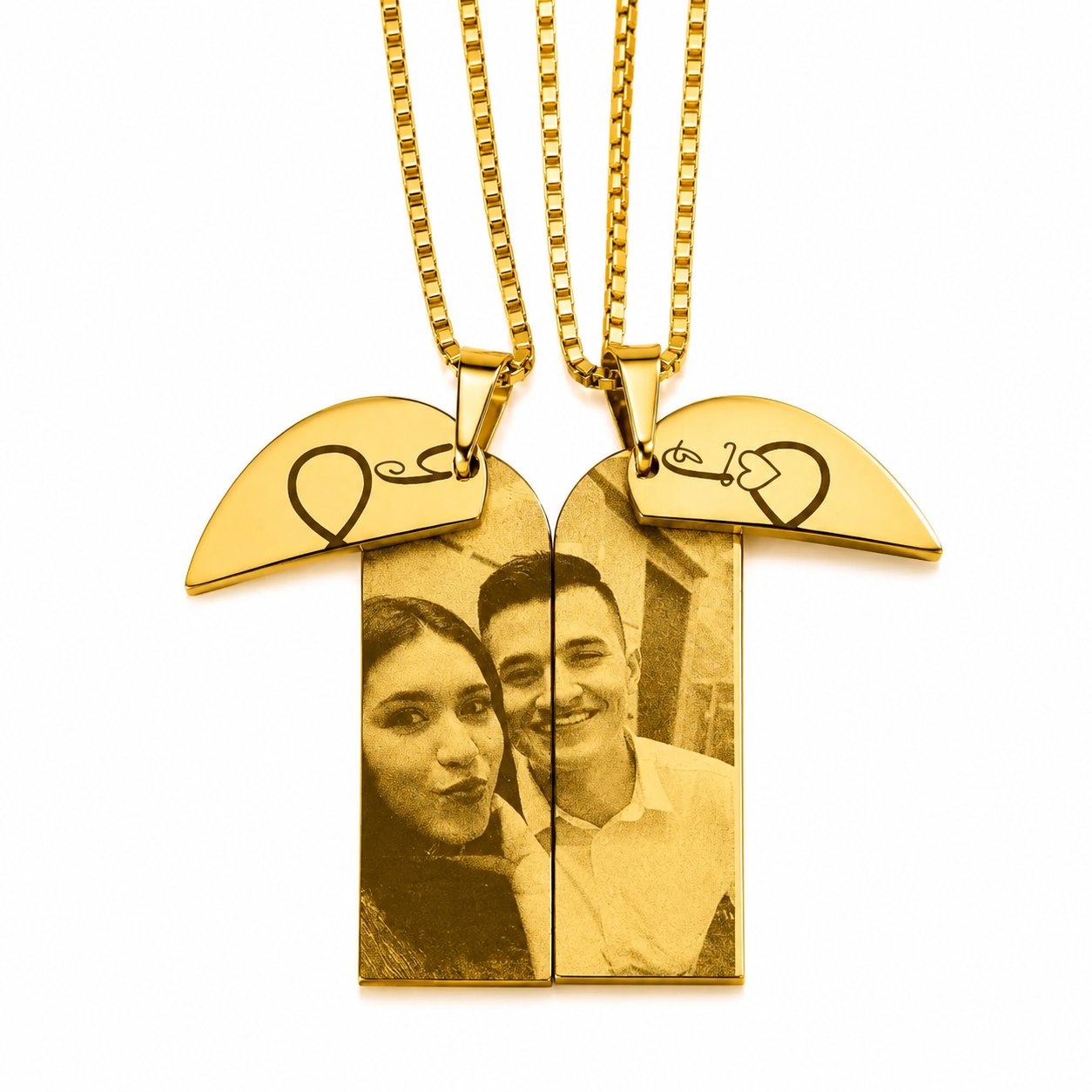 Set de collares con placa vertical y doble corazón partido