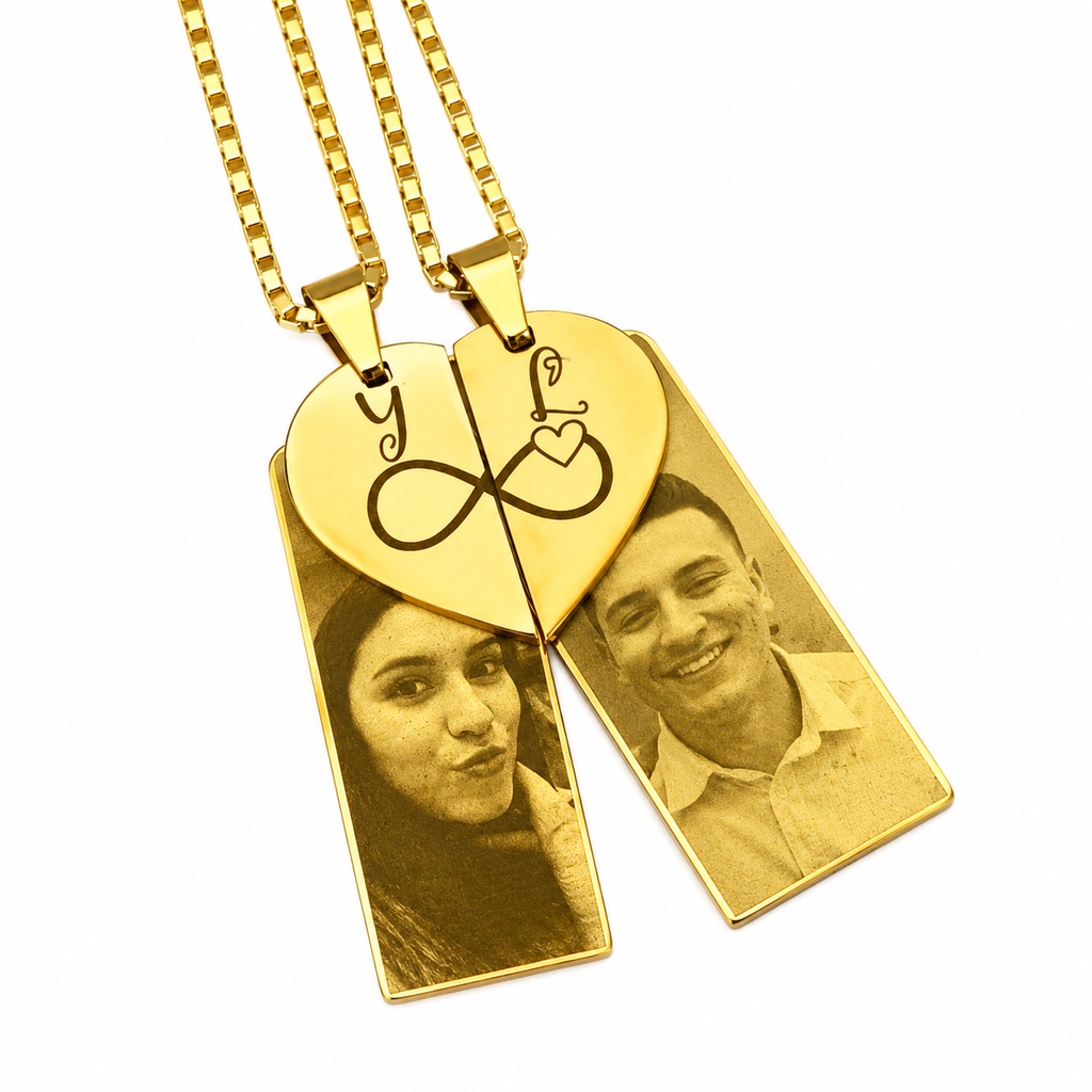 Set de collares con placa vertical y doble corazón partido