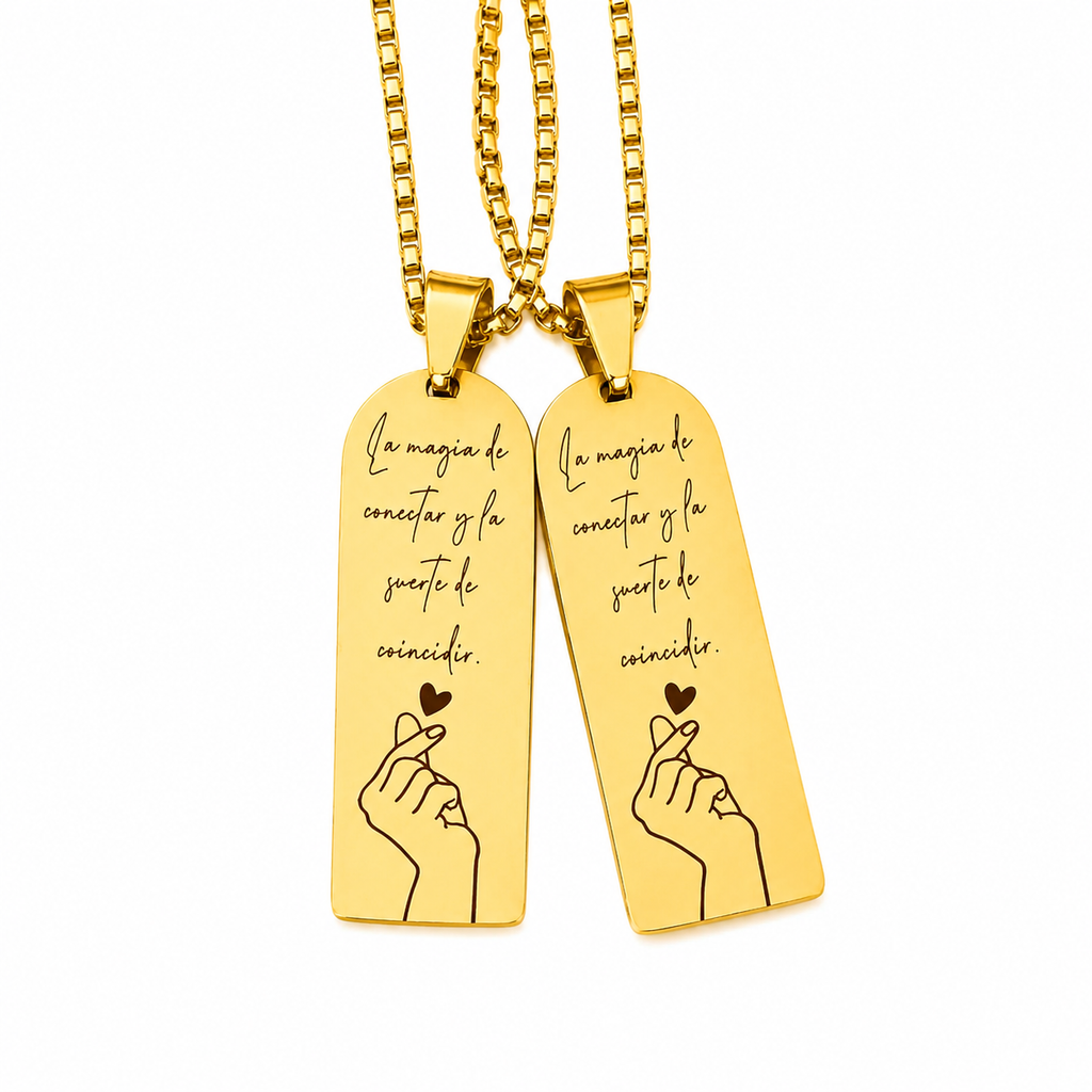 Set de collares con placa vertical y doble corazón partido