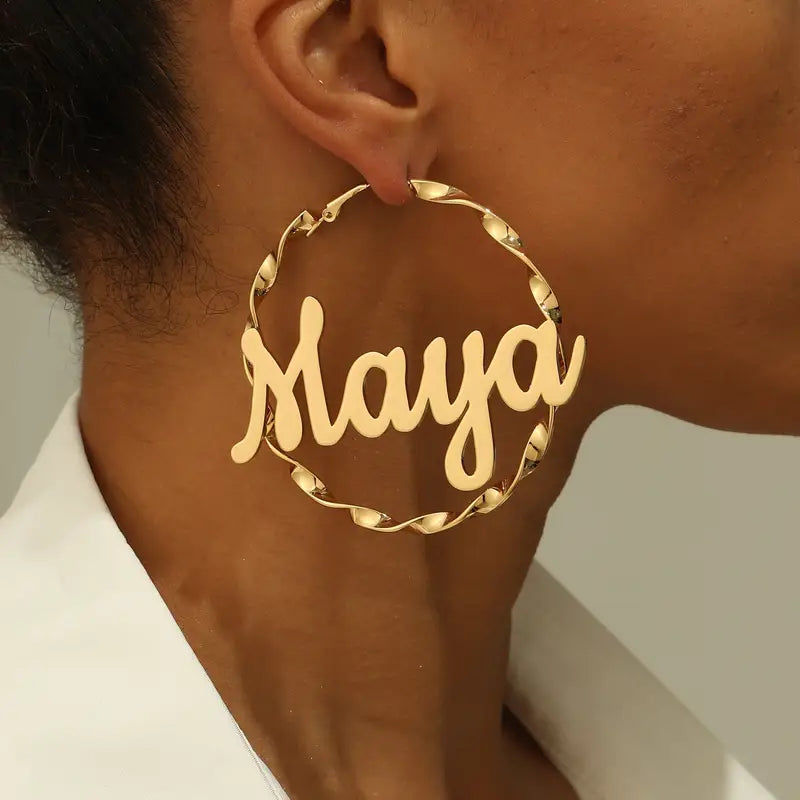 ARETES HOOPS ENTORCHADO CON NOMBRE