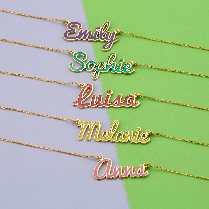 COLLAR CON NOMBRE CLÁSICO CON COLOR
