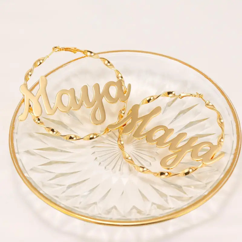 ARETES HOOPS ENTORCHADO CON NOMBRE