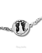 PULSERA PLACA REDONDA CON HUELLAS DE BEBE